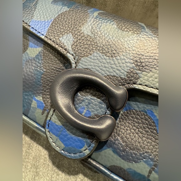 Soft Tabby Crossbody 18 With Camo Print - Picture 6 of 7